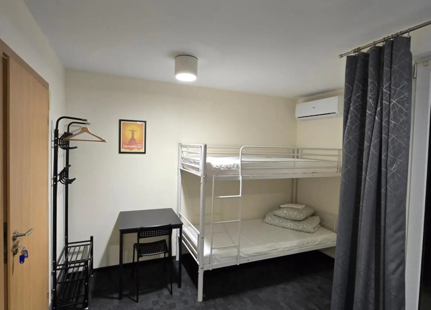 Hostel Rooms4Rest Skibicka - Private Rooms For Tourists - Atr Consulting Sp, Z O,O, Warsaw Poland